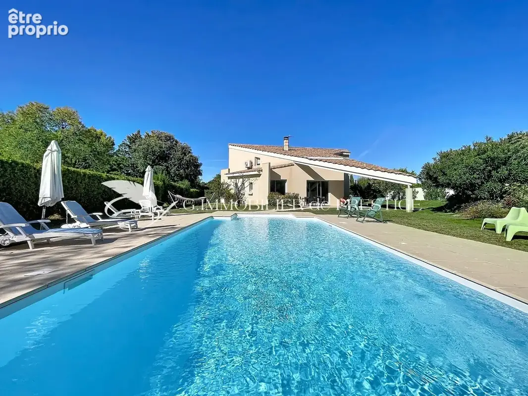 Une remarquable villa d’architecte et sa piscine baignée de soleil - photo 1