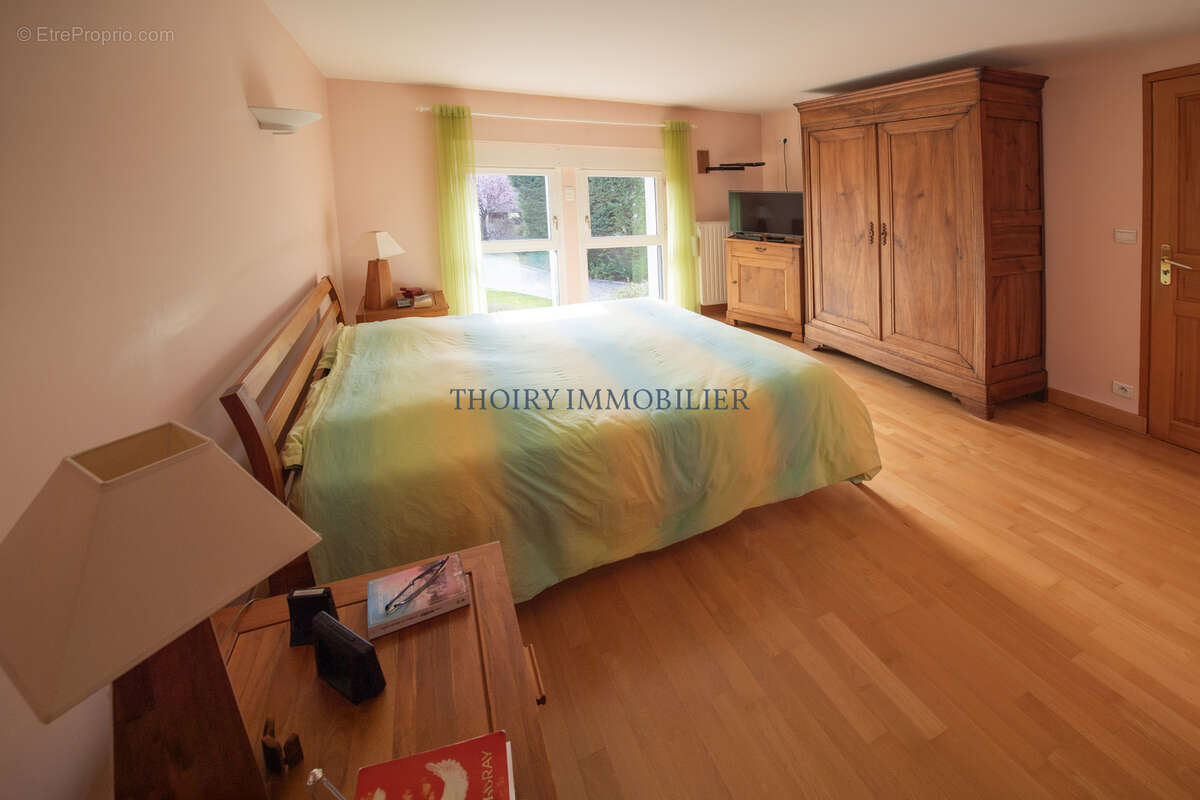 Propriété du 19e siècle en pierres apparentes de 210 m2 habitables + dépendance sur 1281 m2 de terrain - photo 13