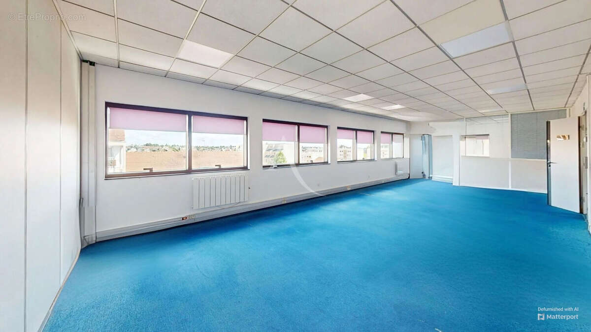 Local commercial CHILLY-MAZARIN 66.51 m² - photo 2