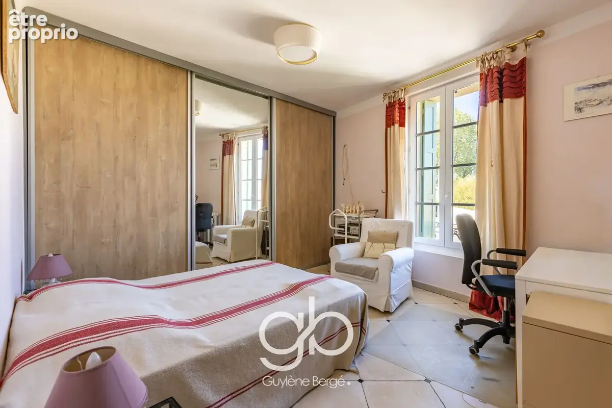 Maison 145 m2 5 pièces -  Terrasse - Garage - Centre ville LANSARGUES - photo 9