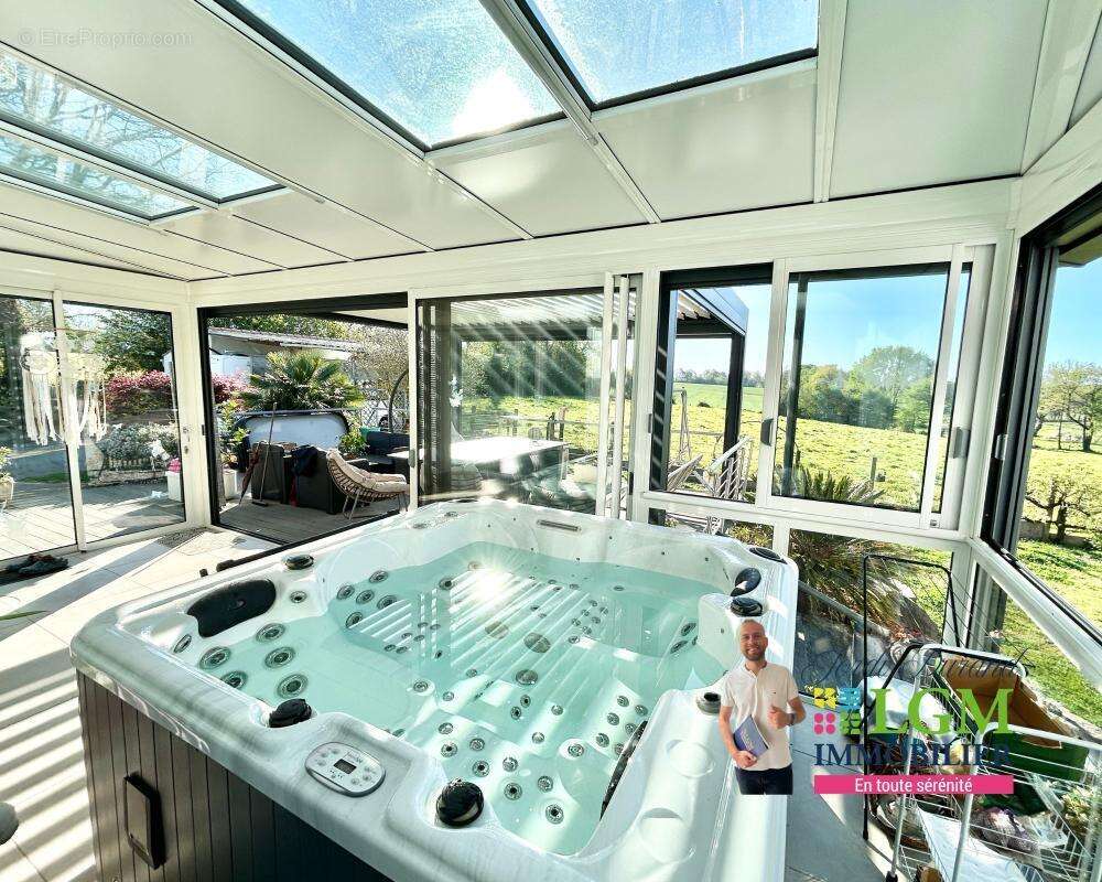 La Roche-sur-Yon – Maison avec véranda, jacuzzi et vue dégagée campagne - photo 3