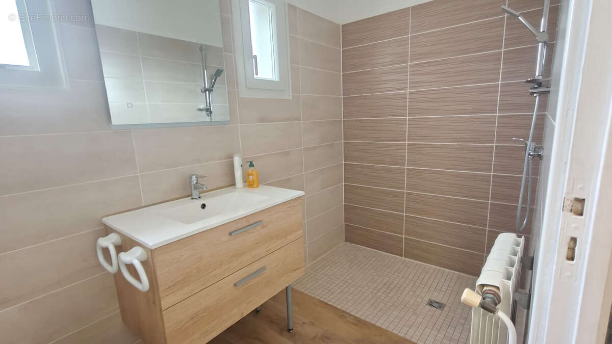 Villa rénovée avec goût sur 960 m2 de terrain   4 chambres   Aucun travaux à prévoir - photo 11