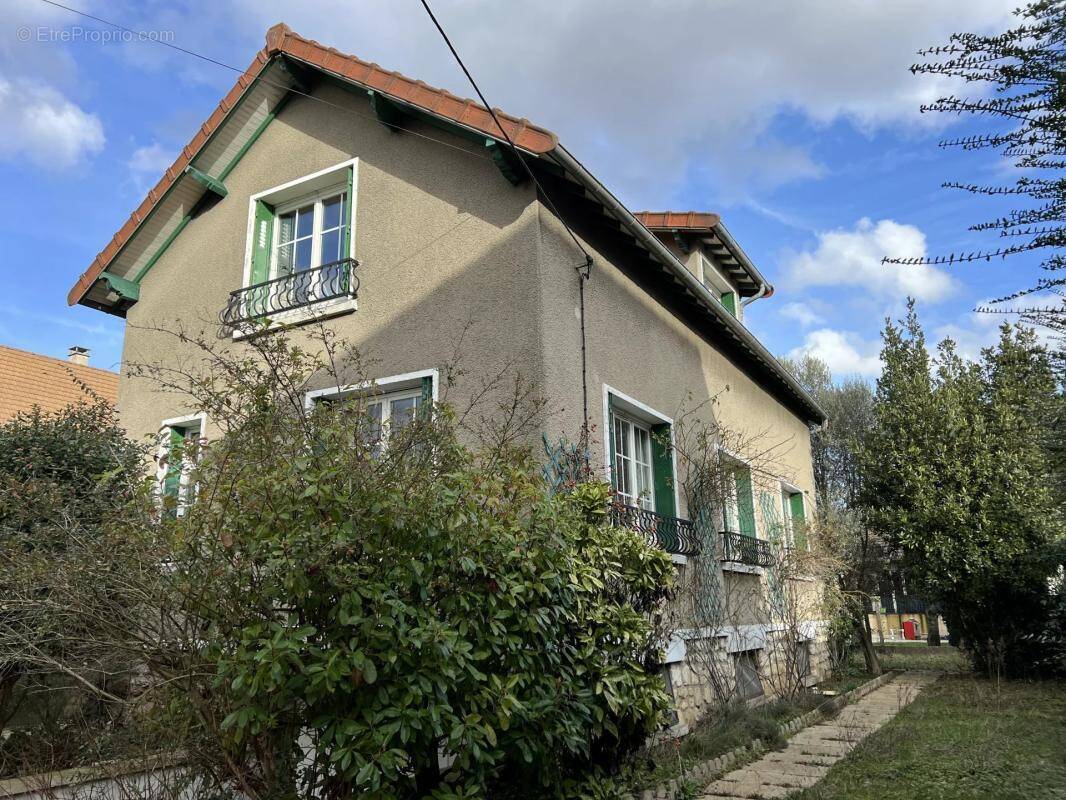 Maison à LES CLAYES-SOUS-BOIS