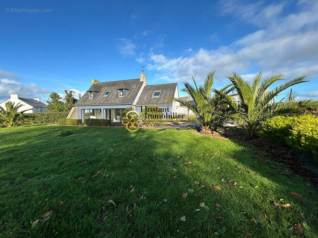 Maison à PLOUNEVEZ-LOCHRIST