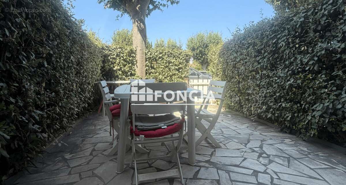 Studio cabine avec jardinet parking a 600 m de la plage et du port de la londe les maures - photo 6