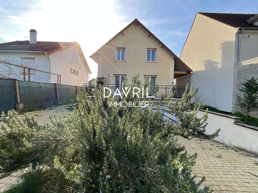 Maison à NEUVILLE-SUR-OISE