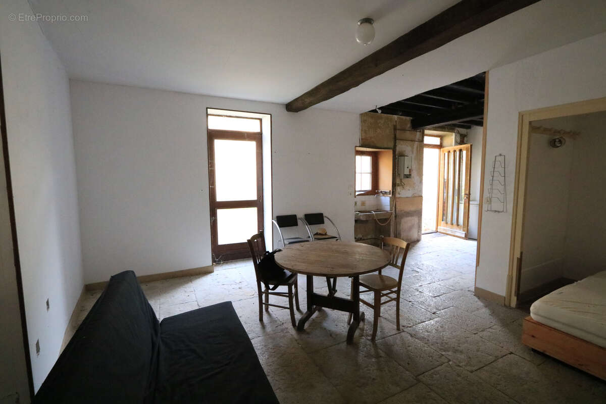 Maison à MOULINS-EN-TONNERROIS