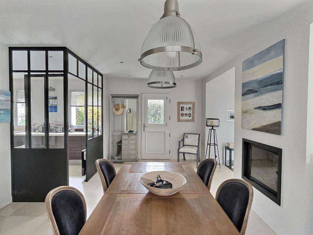 Maison à LA GARENNE-COLOMBES