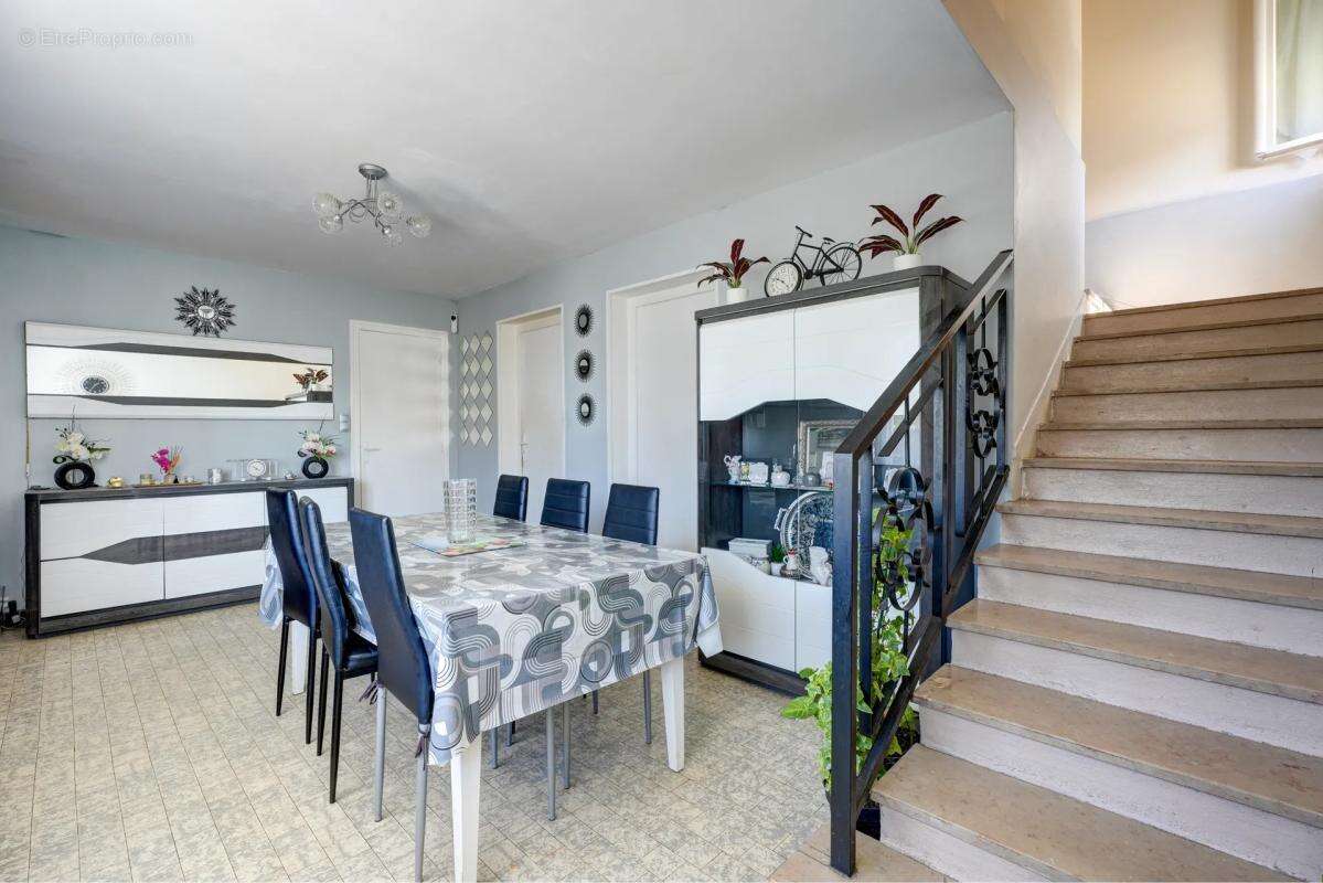 Maison à VAULX-EN-VELIN