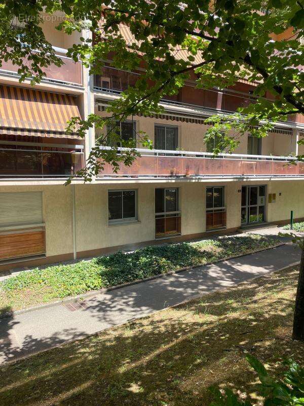 Parking à CALUIRE-ET-CUIRE