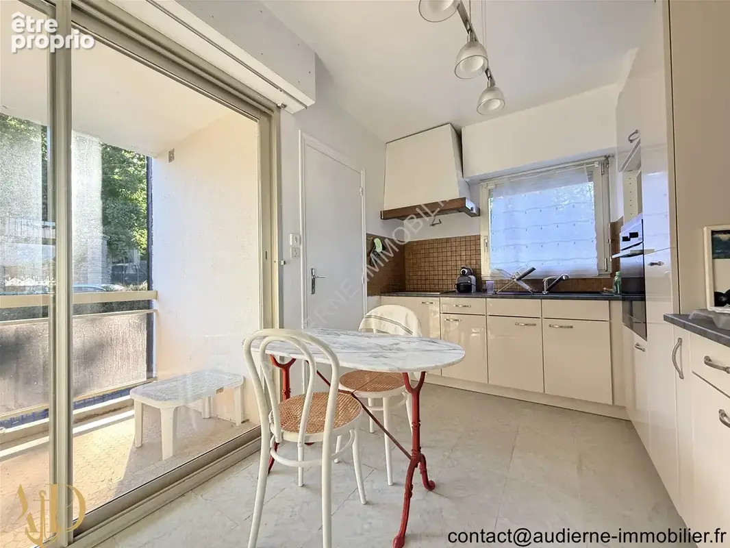 Grand duplex de 106 m2 avec ascenseur - très belle vue sur le port - à 200m du centre-ville et de la plage - photo 5