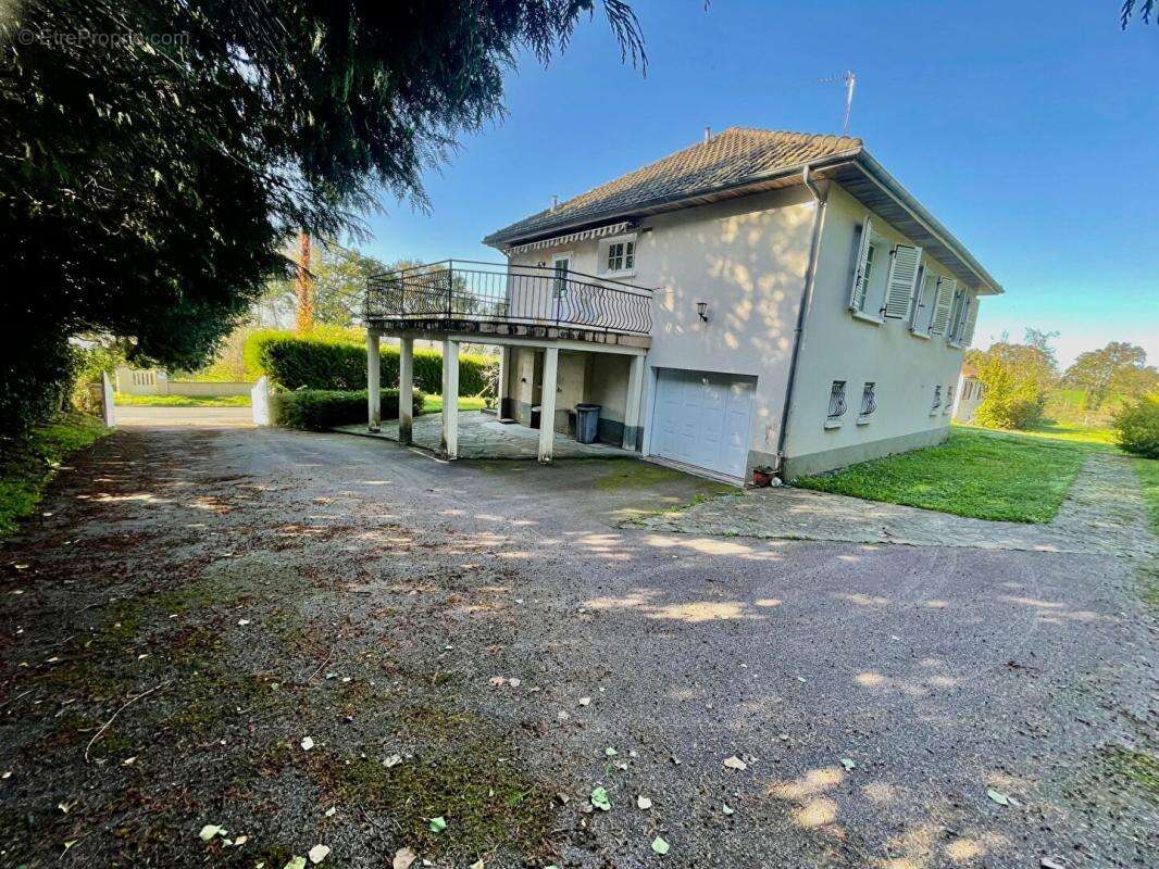 Maison Familiale sur terrain de 1385 m2, surface au sol de 191m2 - photo 5