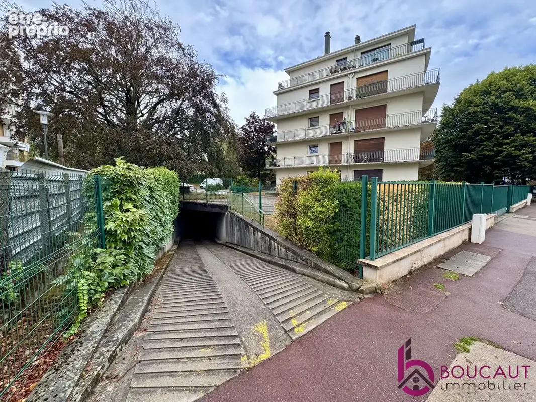 Parking à LE PLESSIS-ROBINSON