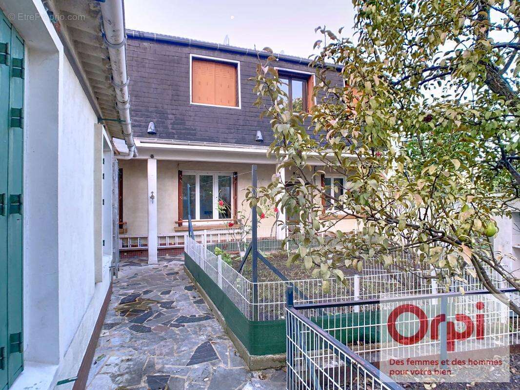 Maison à ISSY-LES-MOULINEAUX