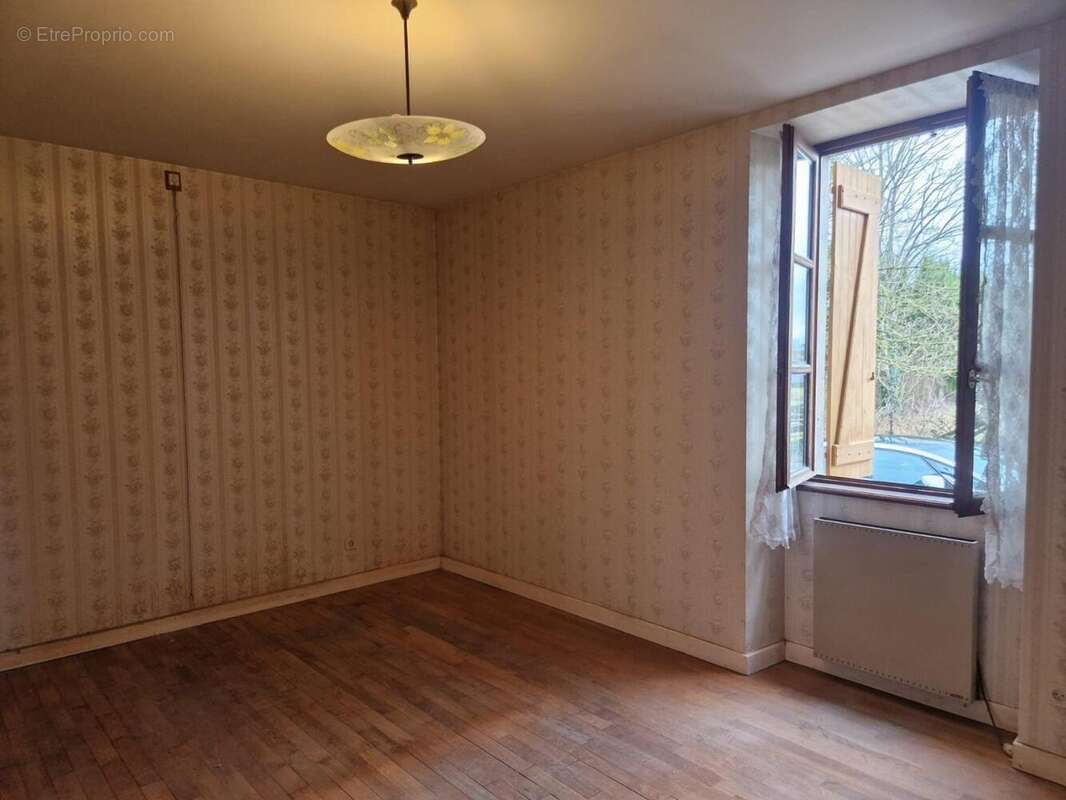 Maison 109 m² à Saint-Bonnet-De-Rochefort  - photo 8