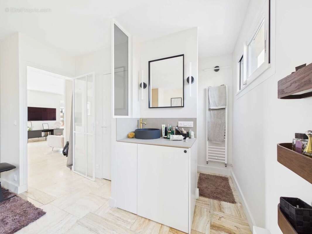 Appartement à PARIS-15E
