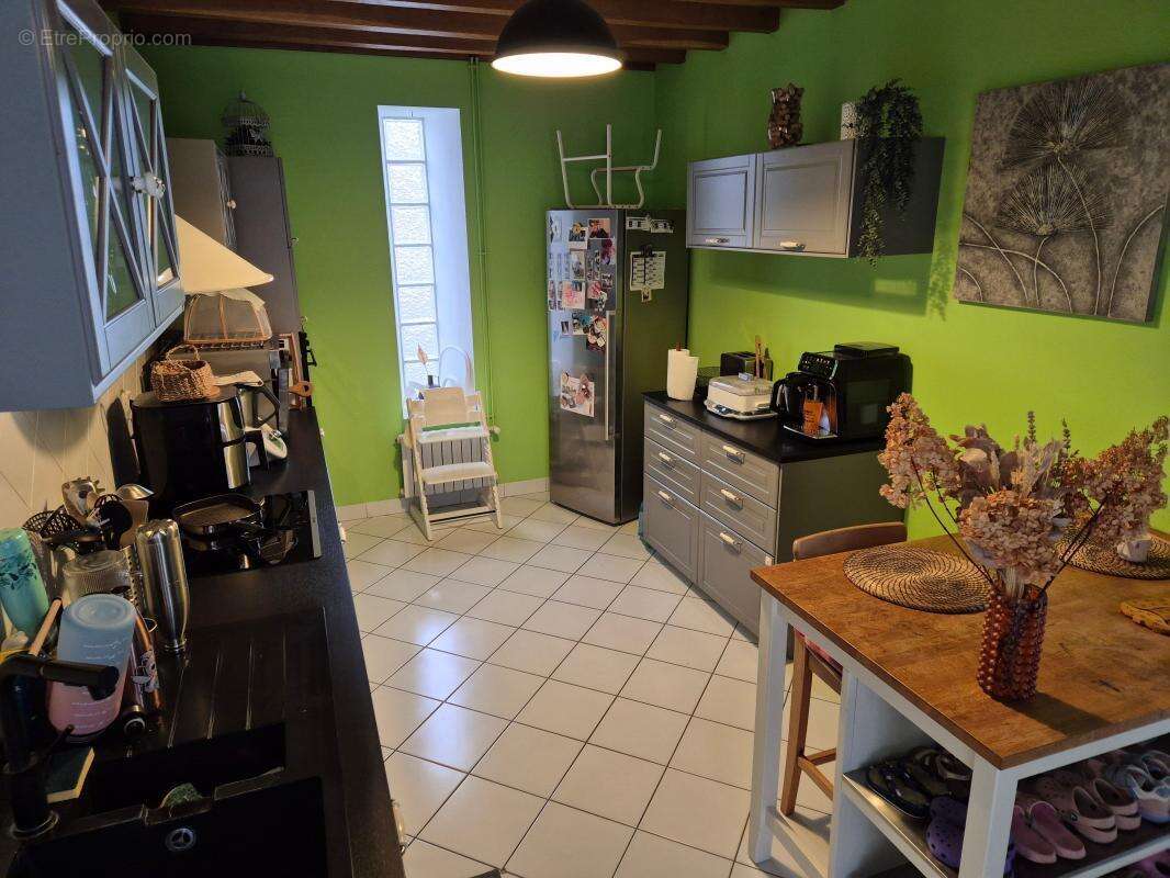 Maison à LA CHAPELLE-MONTMARTIN
