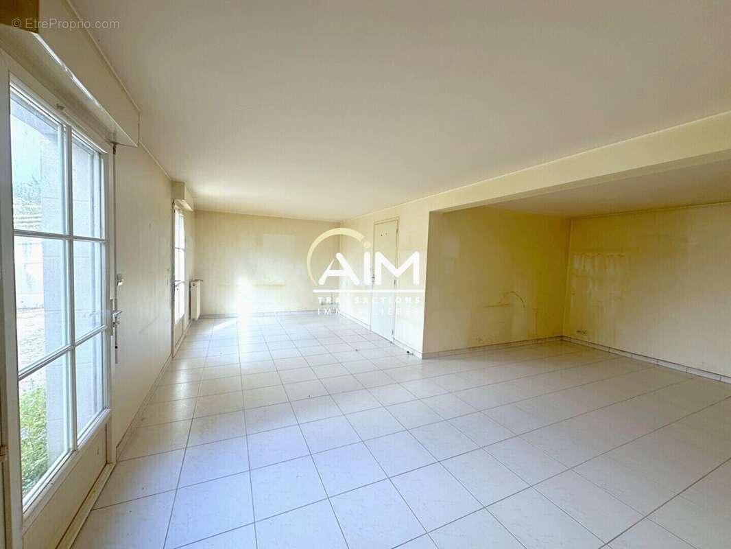 Maison 4 chambres à Nazelles Negron - photo 6