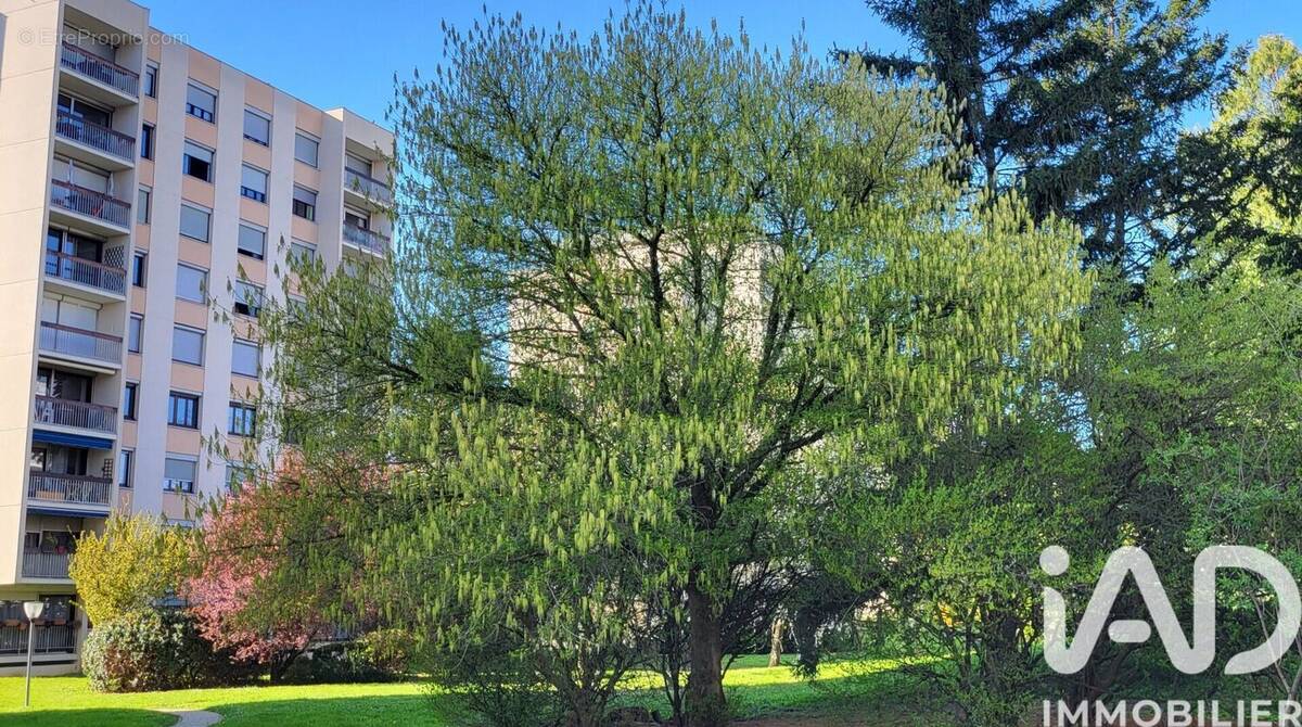 Photo 1 - Appartement à SAINT-GENIS-LAVAL