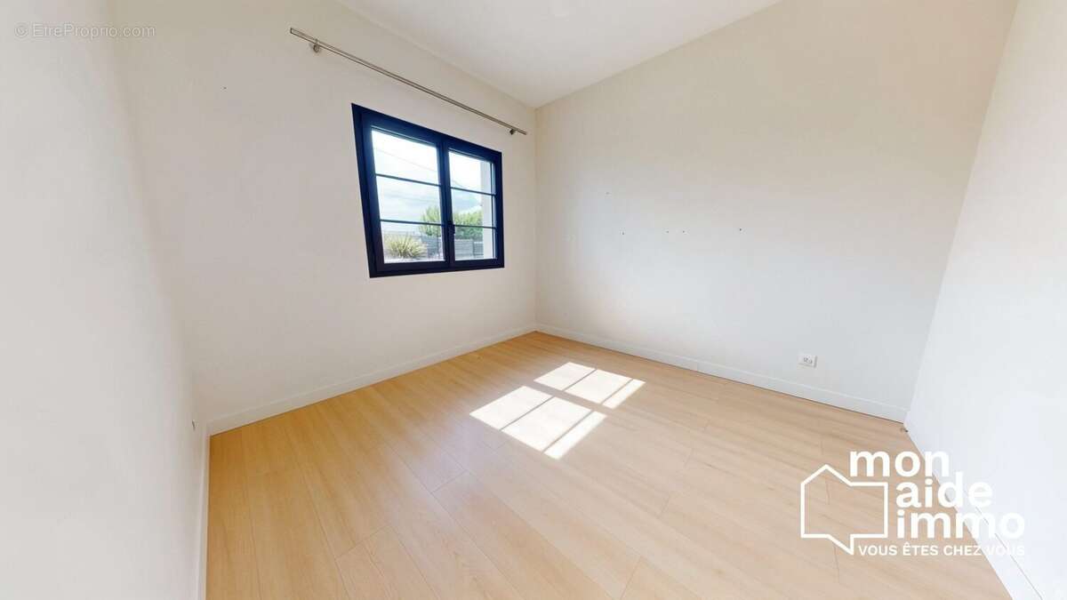 Chambre 1 - Maison à LOUPES