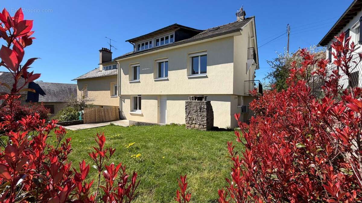 Maison à LE MONASTERE