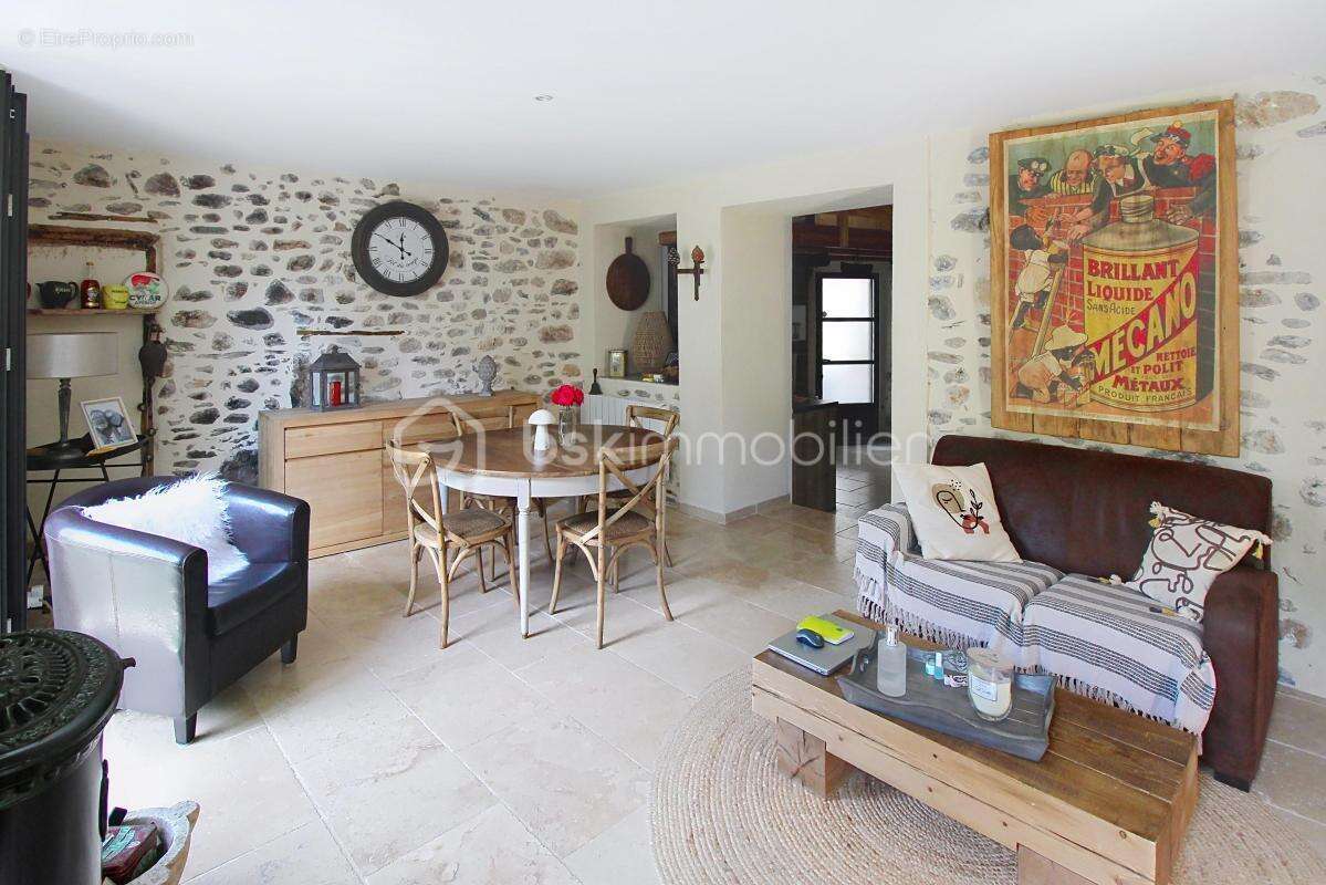 Maison à SAINT-JEAN-DU-BRUEL