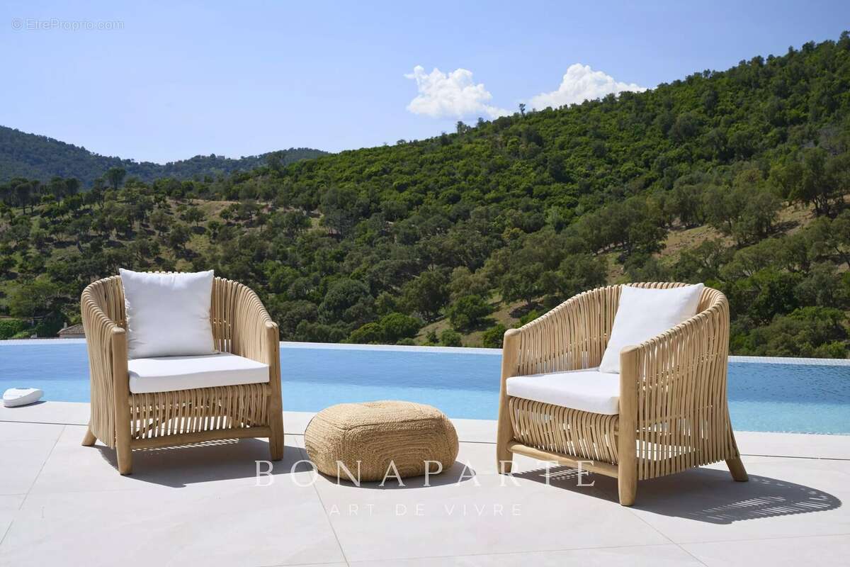 LES ISSAMBRES : Villa contemporaine d’exception – 257 m² habitables – Vue mer panoramique - photo 17