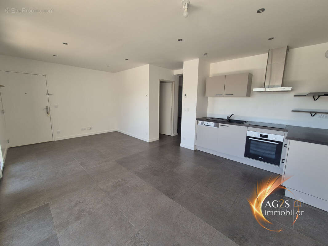 Appartement avec terrasse + 2 places parking privatives - petite résidence de 2021 sans charges - photo 5