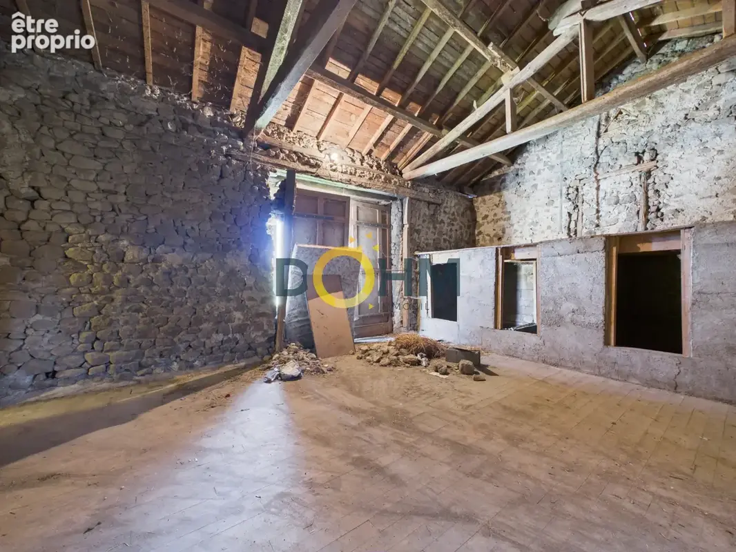 Ancienne ferme en pierre à rénover, située dans un village calme à moins de 5 minutes du centre de Craponne - photo 7