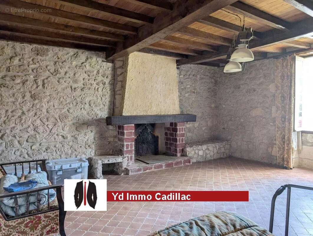 Appartement à BELLEBAT