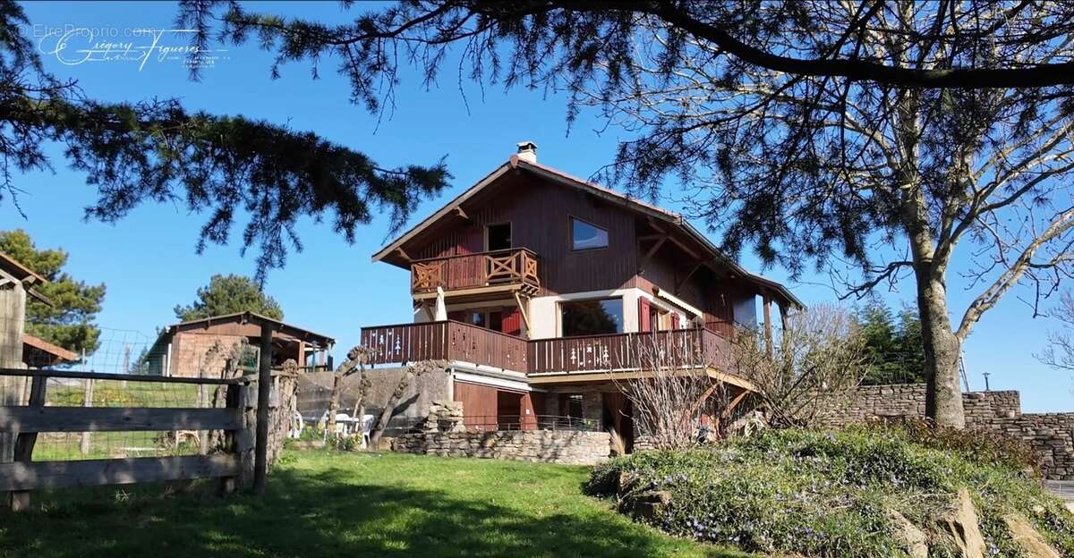 À 10 min de Mornant – Une propriété aux multiples possibilités sur 5 000 m² avec 260 m² de dépendances - photo 25
