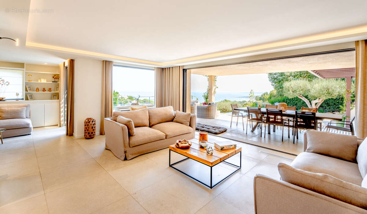 Domaine de la Nartelle villa de prestige avec piscine et vue mer dominante - photo 5