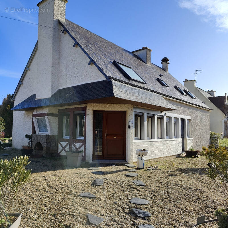 Maison à REGUINY