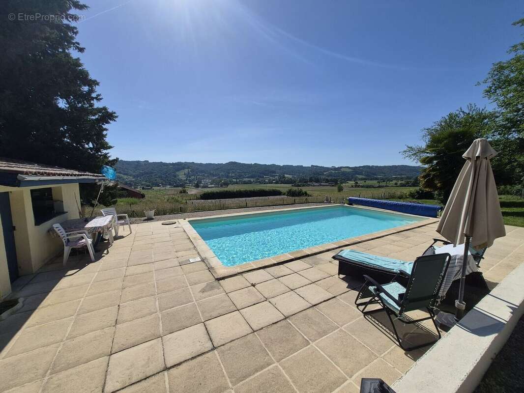 Pool terrace - Maison à BONREPOS