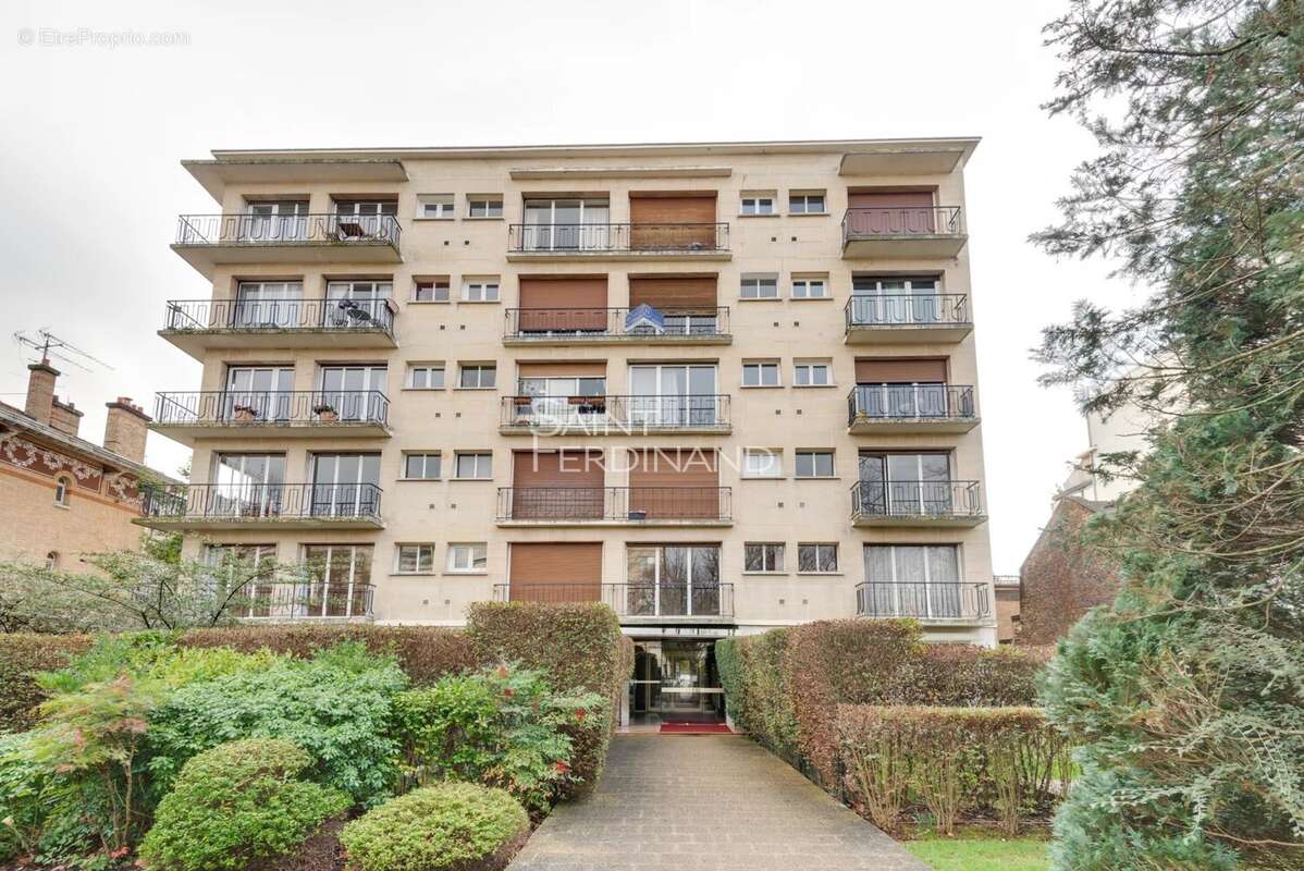 Appartement à NEUILLY-SUR-SEINE