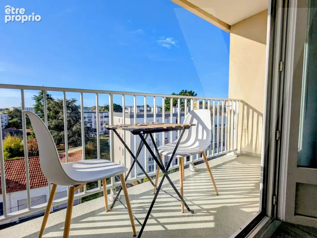Dernier étage – T3 de 60 m² avec 2 chambres, balcon, cave et parking en sous-sol – Rue Hector Berlioz - photo 2