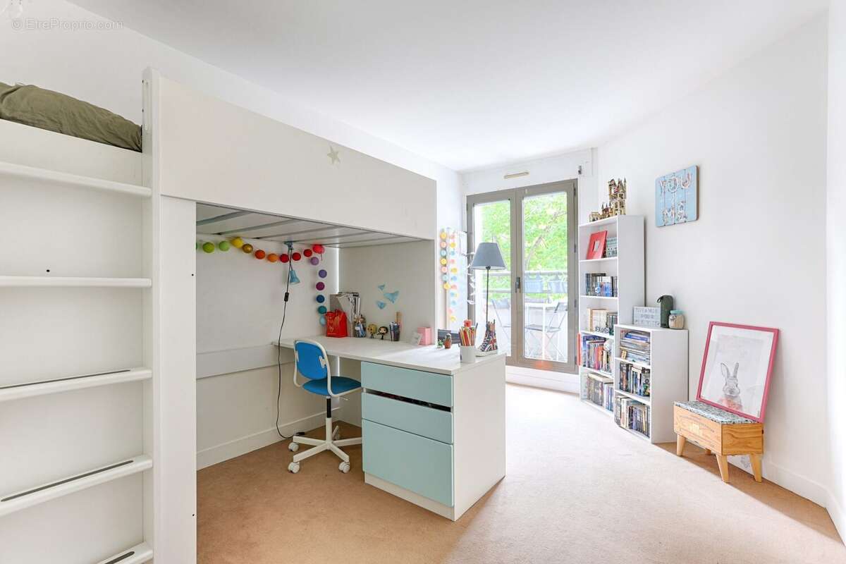 Appartement à COURBEVOIE