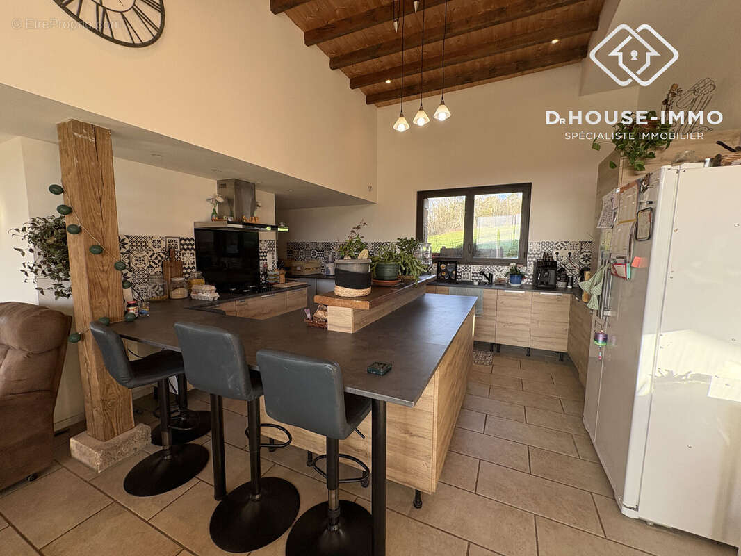 Maison 189 m² à Villars  - photo 6