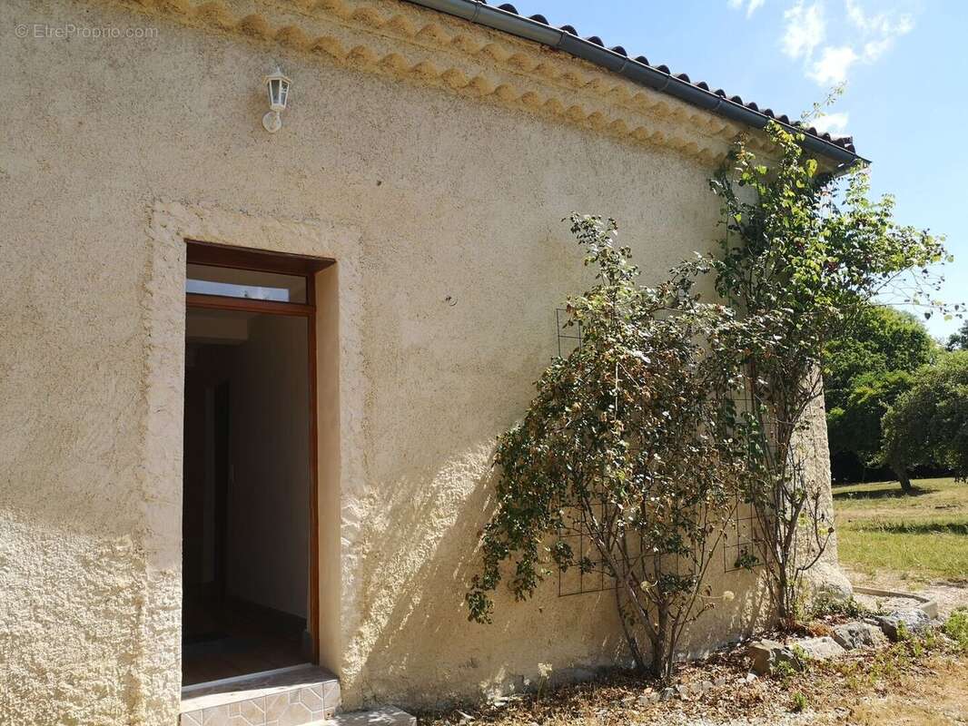 TRÈS RARE - Aux abords de la ville de Vic-Fezensac (2kms par un chemin sans passage), maison lumineuse en pierre de plain-pied c - photo 19