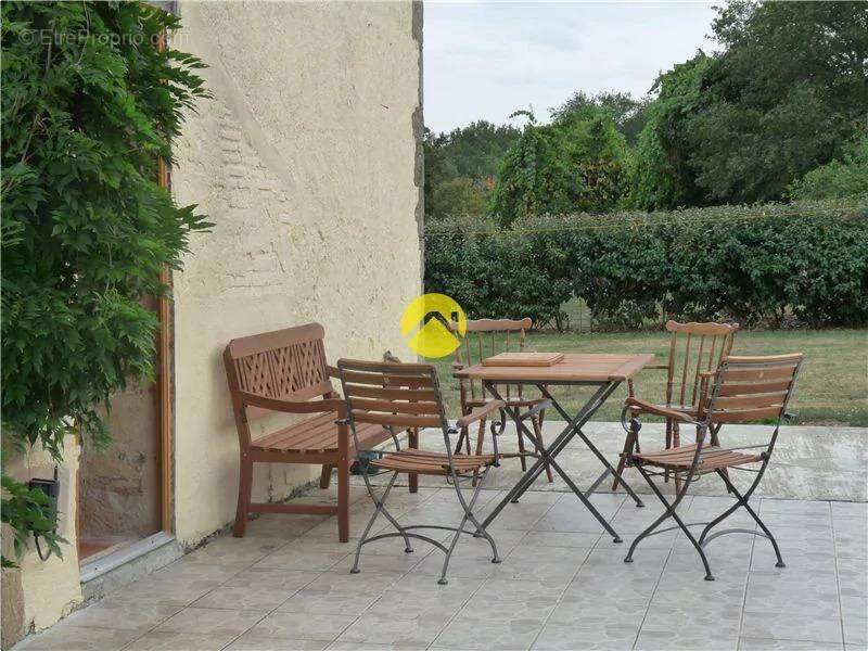 Maison à LURCY-LEVIS