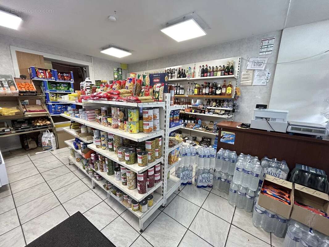 Commerce à ANICHE