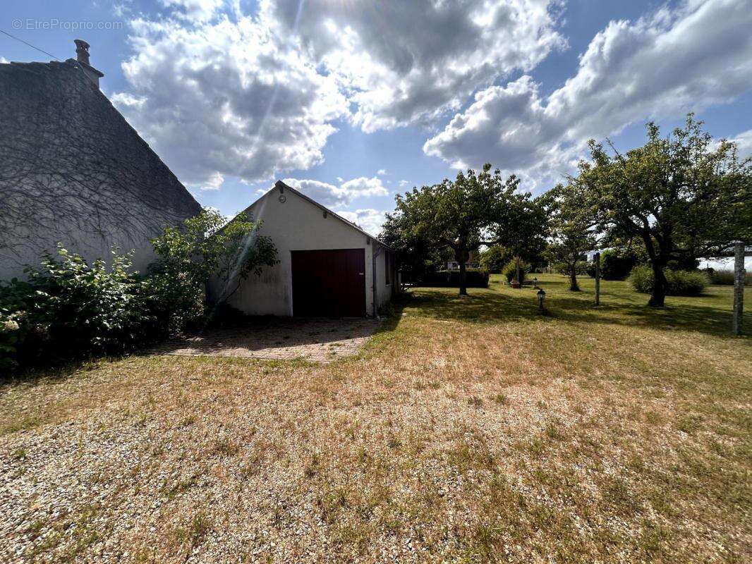 Maison à SELLES-SAINT-DENIS