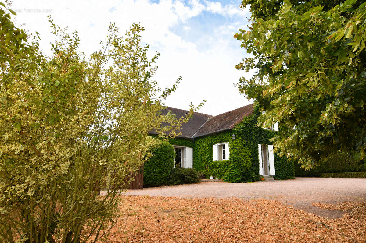 Maison avec cachet et beau terrain : - photo 2