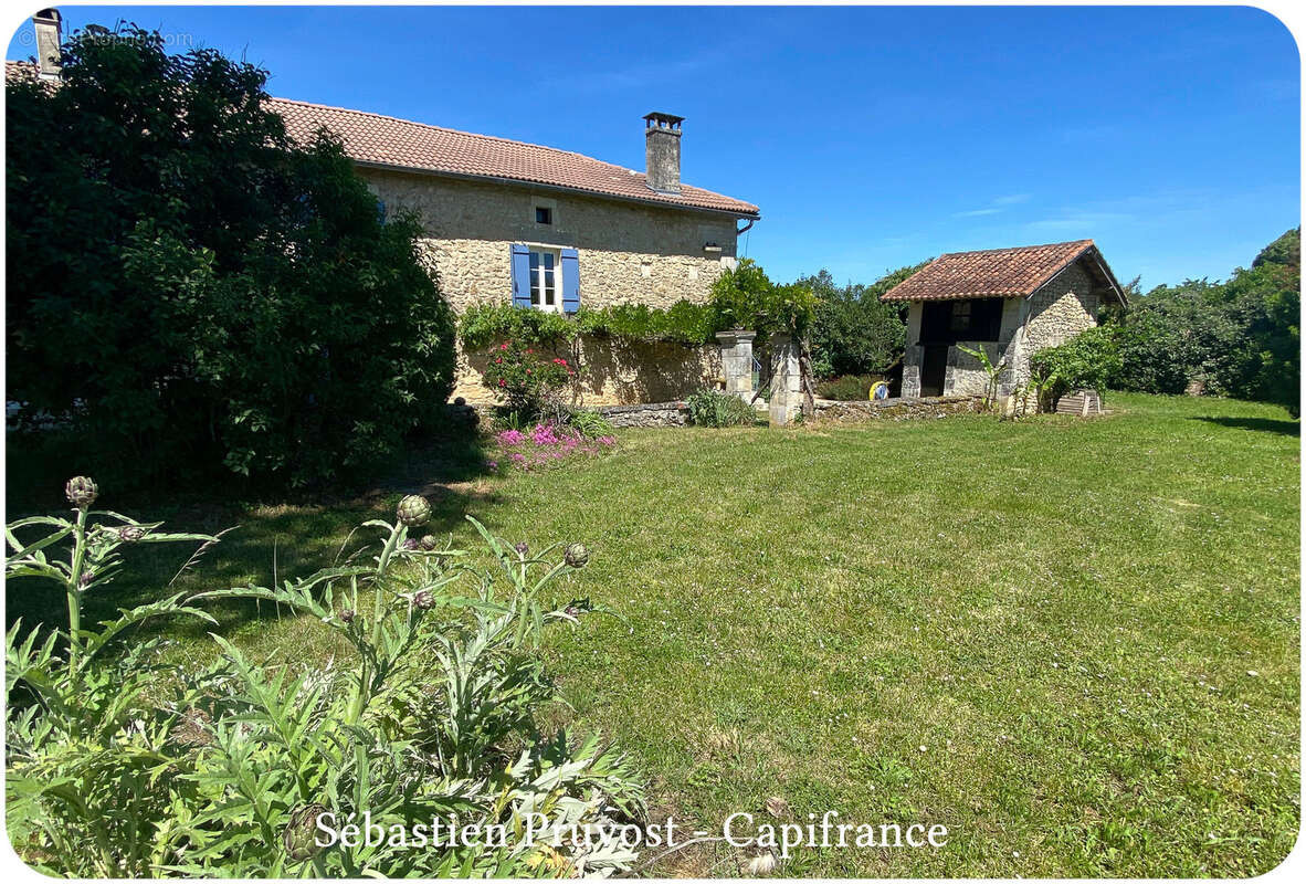 Champagnac de Belair (24), Dordogne, Maison en pierre à vendre, 211 m², 6 Pièces, Terrain 4 332 m², 5 chambres, Gîte, Atelier - photo 6