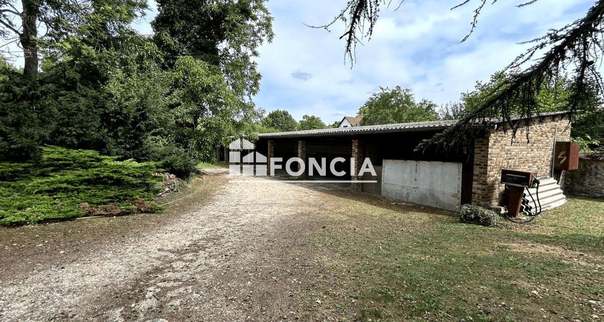 Maison à FONTENAY-LE-VICOMTE