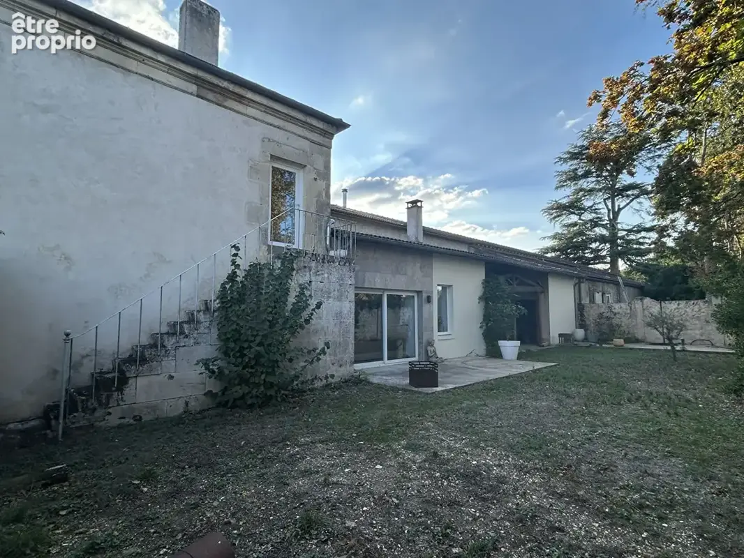 Belle maison de caractère rénovée avec élégance, aux beaux volumes et à la belle luminosité - photo 10