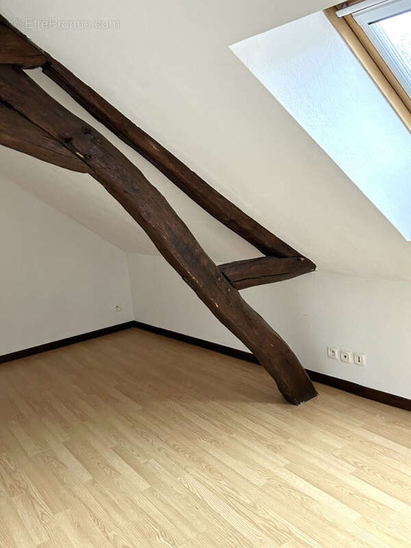 Maison à LAROCHE-SAINT-CYDROINE