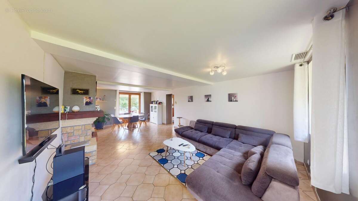 Maison à SENS-BEAUJEU