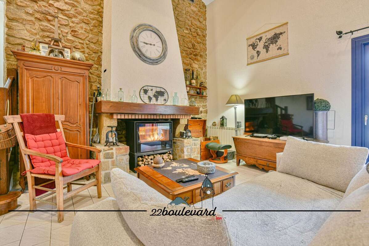 Maison à BONNAC-LA-COTE