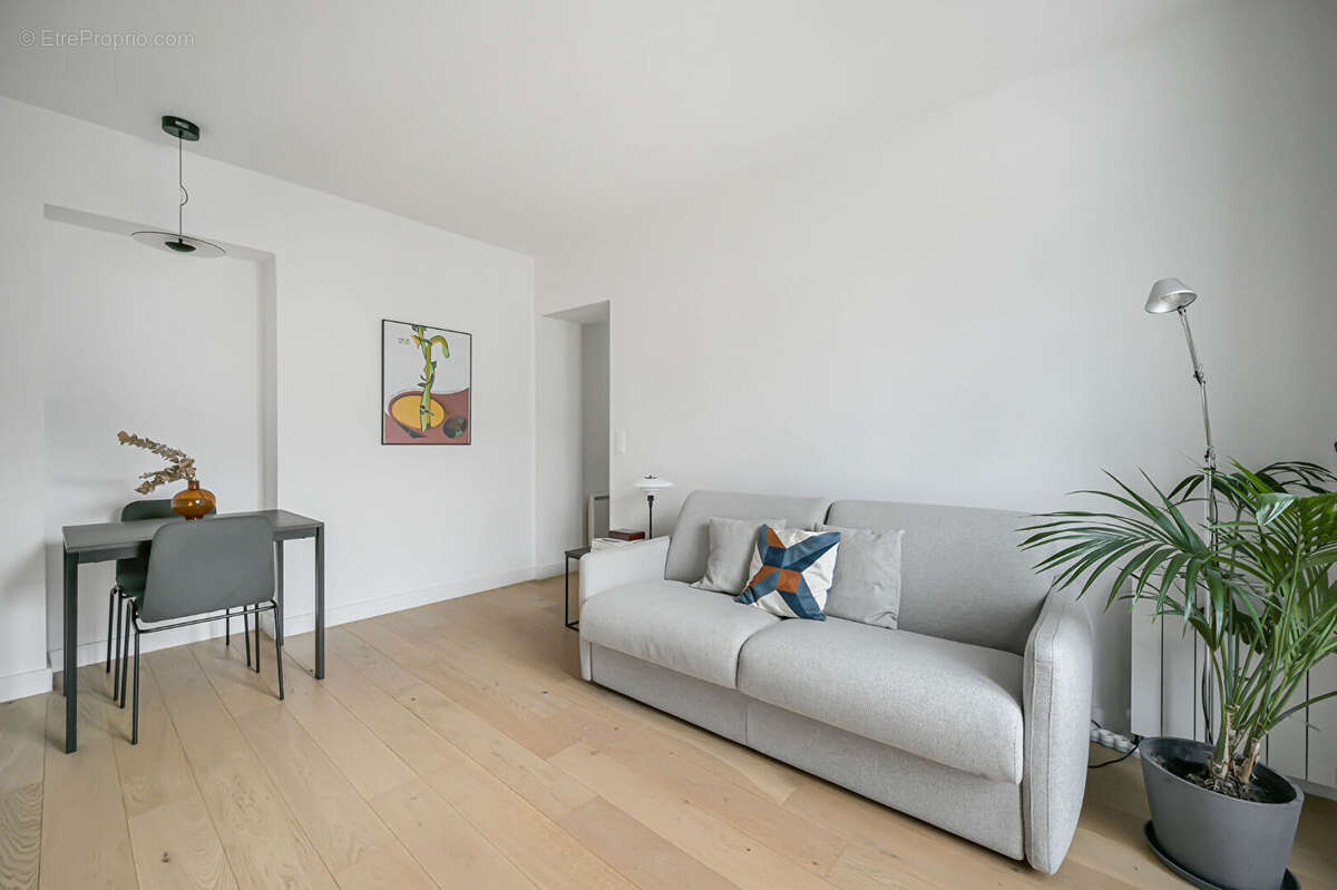 Appartement à PARIS-14E